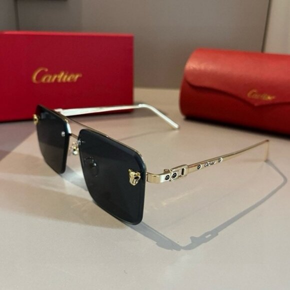 Luxury Cartier Eyewear: Black & Gold Design - Picture 5 of 6